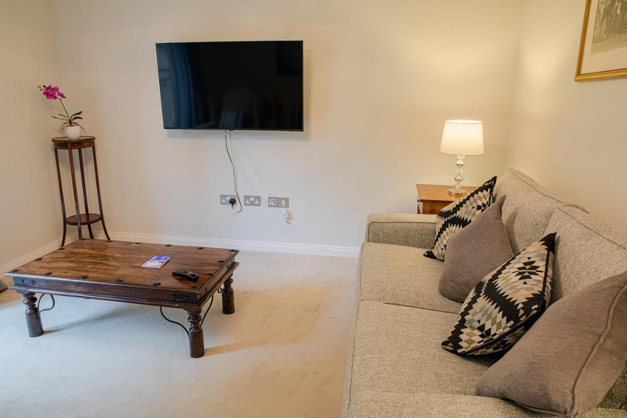 Hedgefield House - Serene Top Floor Flat إينفيرنيس المظهر الخارجي الصورة