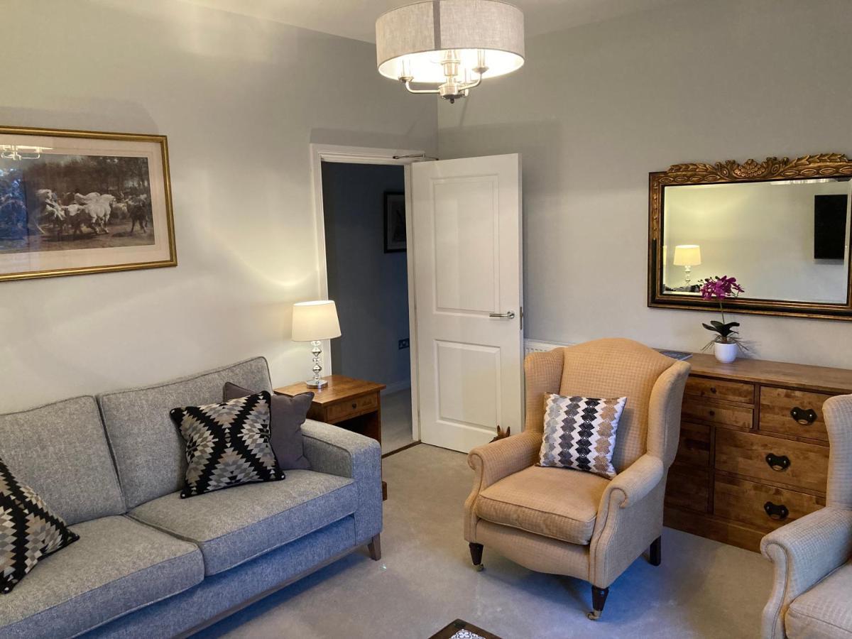 Hedgefield House - Serene Top Floor Flat إينفيرنيس المظهر الخارجي الصورة