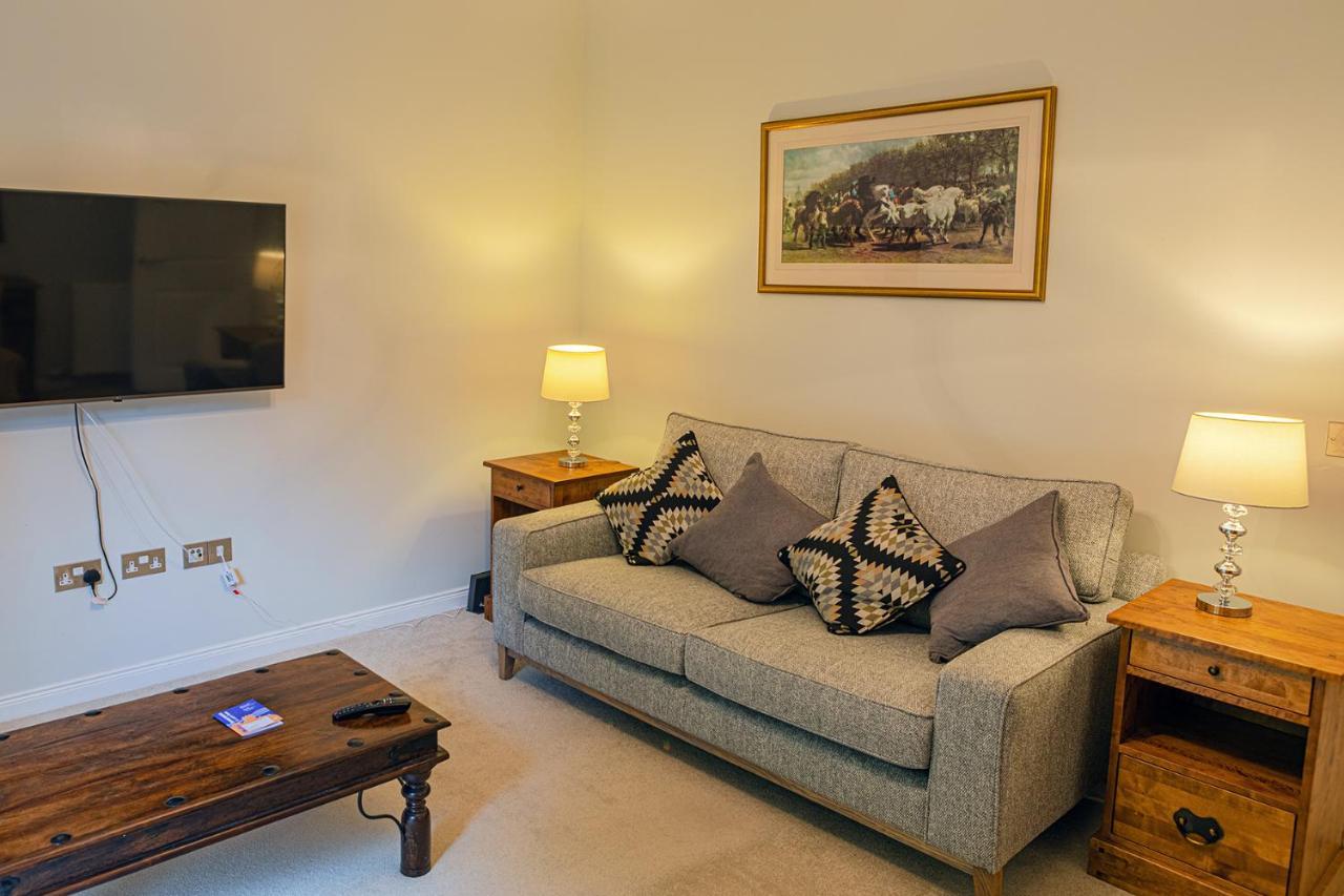 Hedgefield House - Serene Top Floor Flat إينفيرنيس المظهر الخارجي الصورة